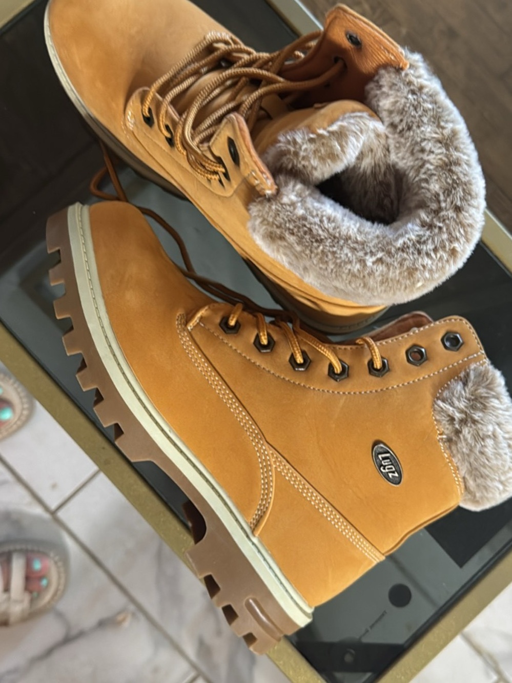 Lugz Mend or boys Wheat Brown Faux Fur Lined Hiking Boots! Brand New!